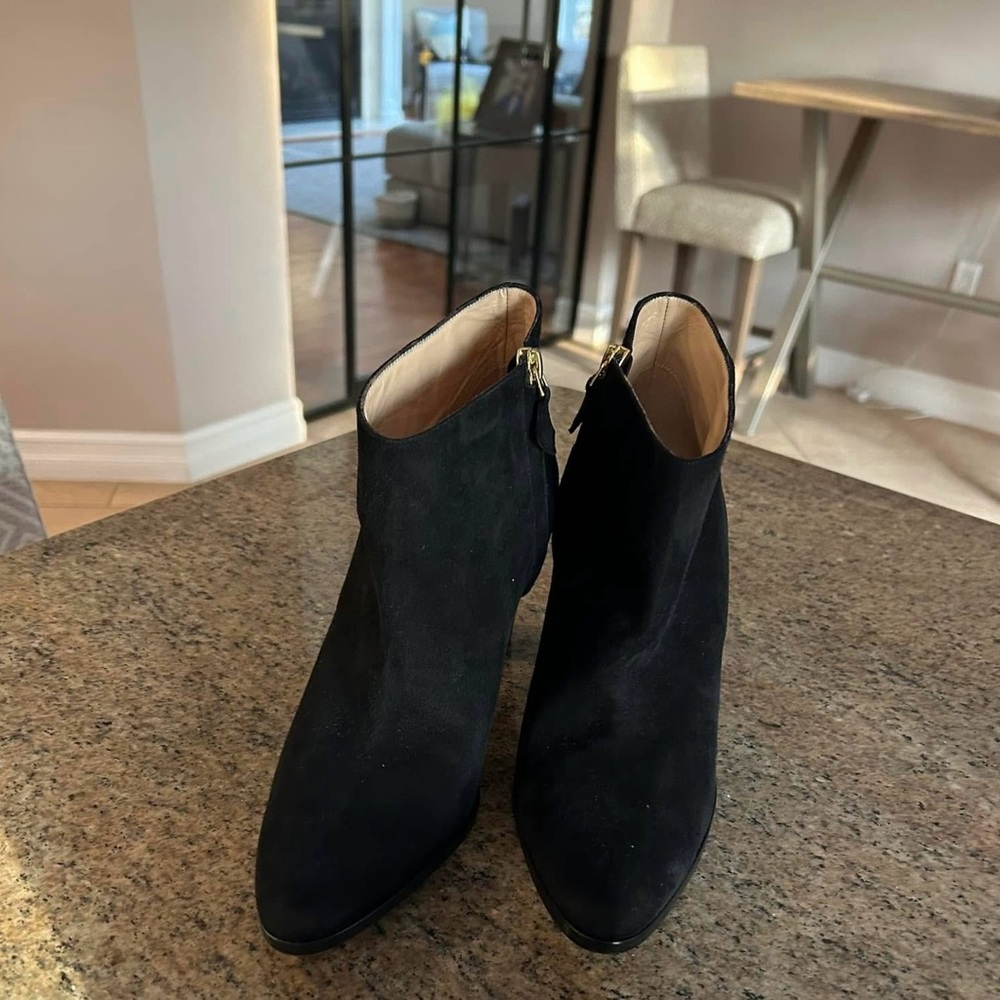 ⭐️Size 41 Monolo Blahnik suede boots⭐️
